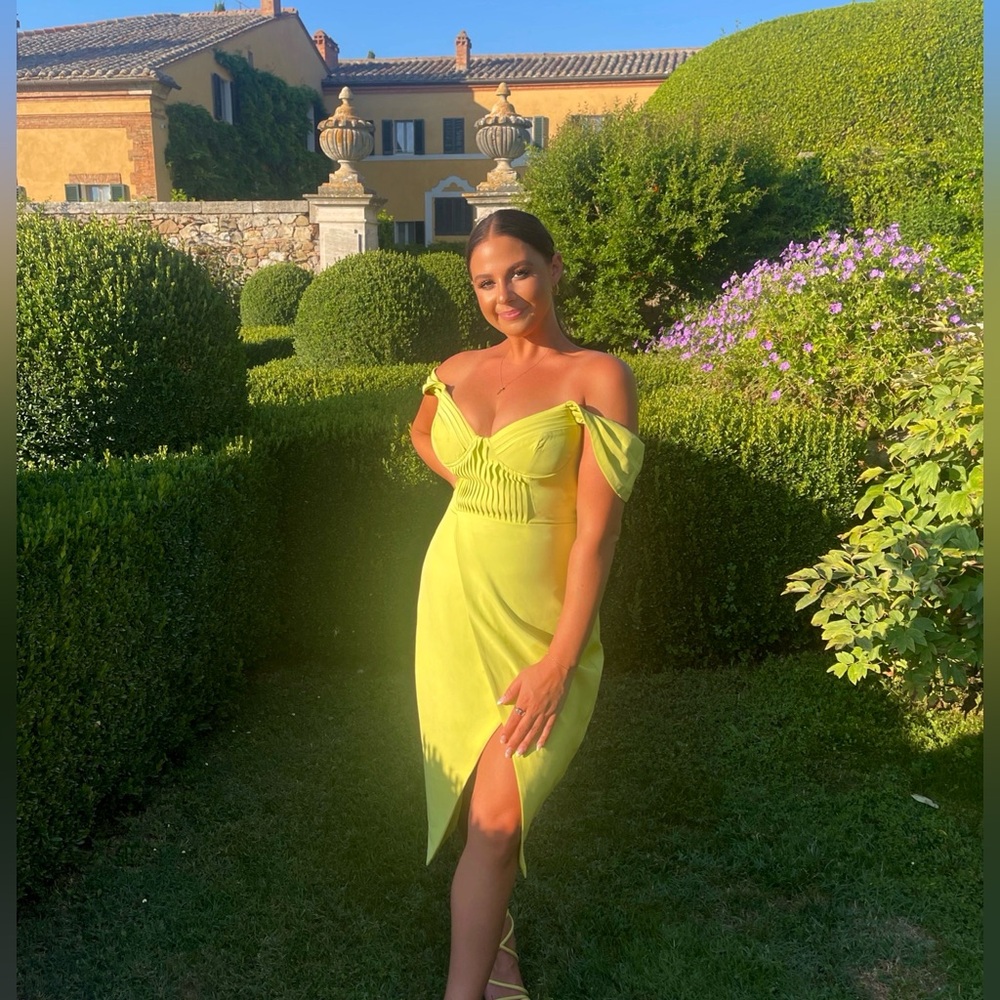 Lavish Alice Women's Green Off-The-Shoulder Midi Dress